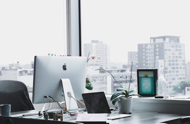 Escritório moderno com vista da cidade
